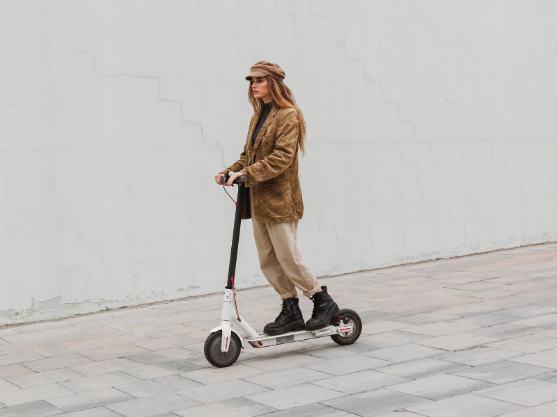 Elektromos roller ősszel - mire figyelj, ha ilyenkor is használod?