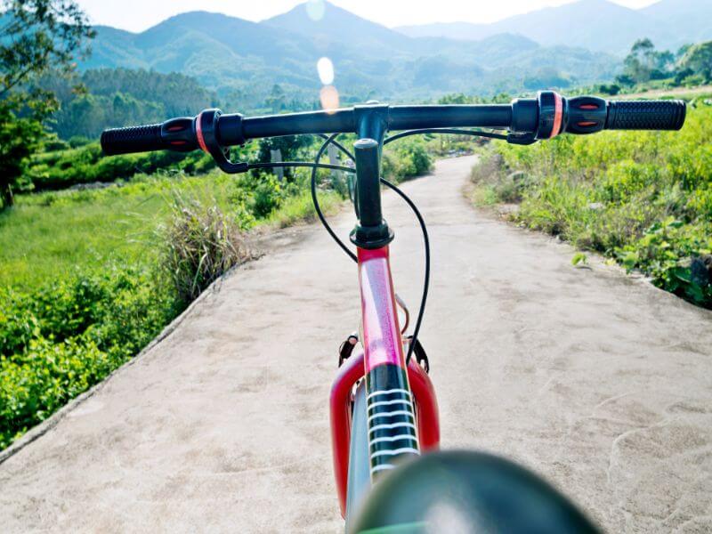 Így állítsuk be jól a bicikli kormányt!