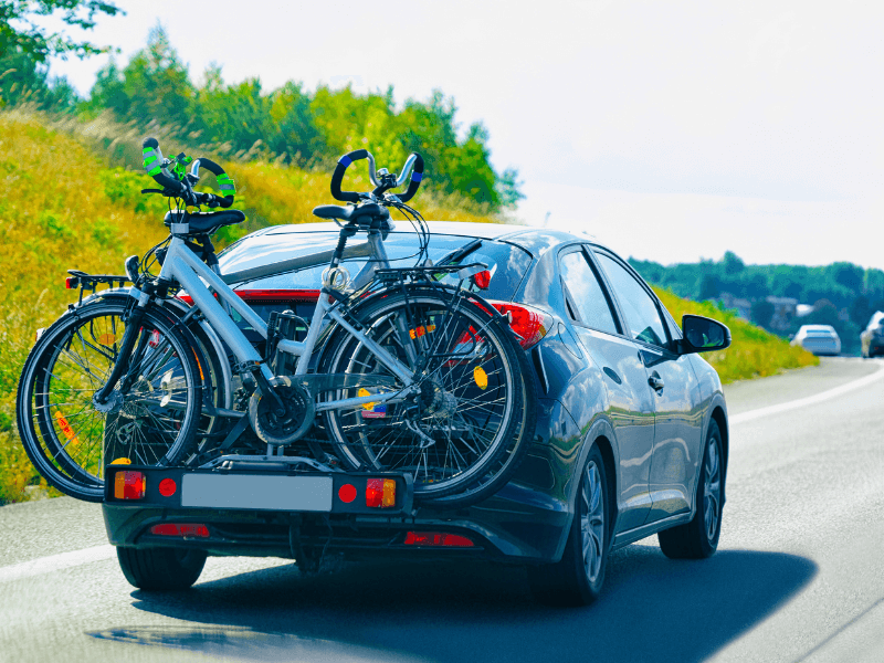 A vonóhorogra szerelhető biciklitartó előnye és hátránya