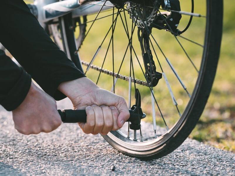 Kerékpár pumpa, a megbízható útitárs